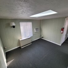 17 Woodland Dr, Unit Upstair Rental in Carmel, IN - Building Photo - Building Photo