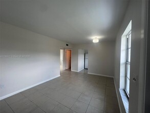 50 W 31st St, Unit 102 in Hialeah, FL - Foto de edificio - Building Photo