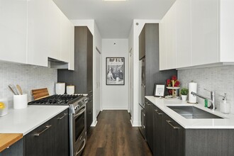 133 W Wacker Dr in Chicago, IL - Building Photo - Building Photo