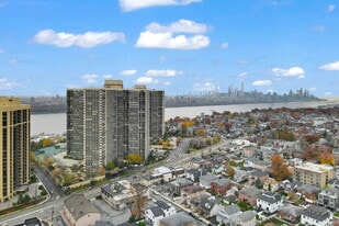 300 Winston Dr, Unit 8th Flr in Cliffside Park, NJ - Building Photo