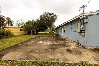 205 NW 33rd Ave in Lauderhill, FL - Building Photo - Building Photo