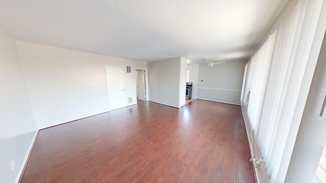 1042 N Stanley Ave in West Hollywood, CA - Building Photo - Interior Photo