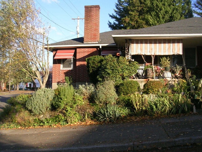 6212-6212 NE Glisan St