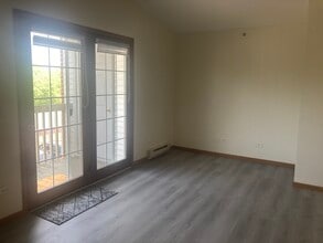 551 Leah Ln in Woodstock, IL - Building Photo - Building Photo