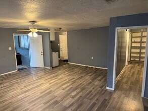 2122 McFadden Rd in Jackson, MS - Foto de edificio - Building Photo