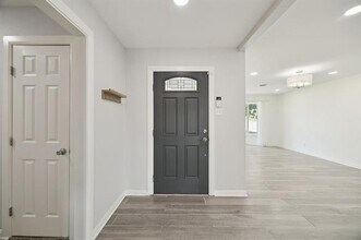 9670 Lynbrook Dr in Dallas, TX - Building Photo - Building Photo