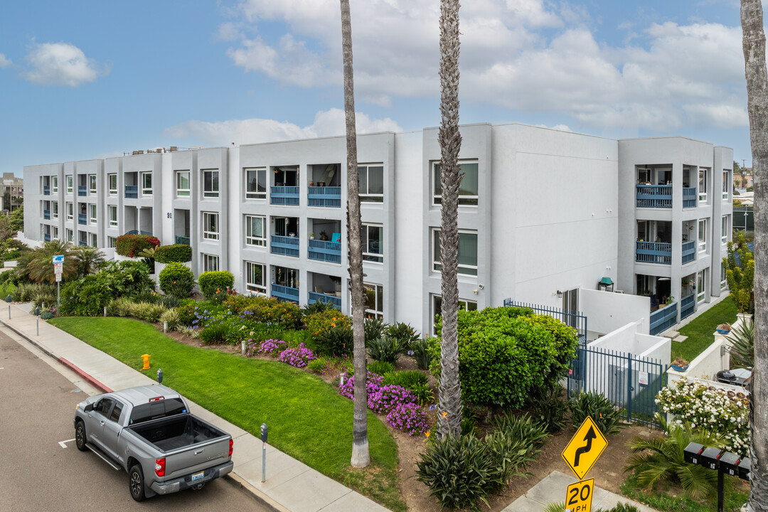 910 N Pacific St in Oceanside, CA - Building Photo