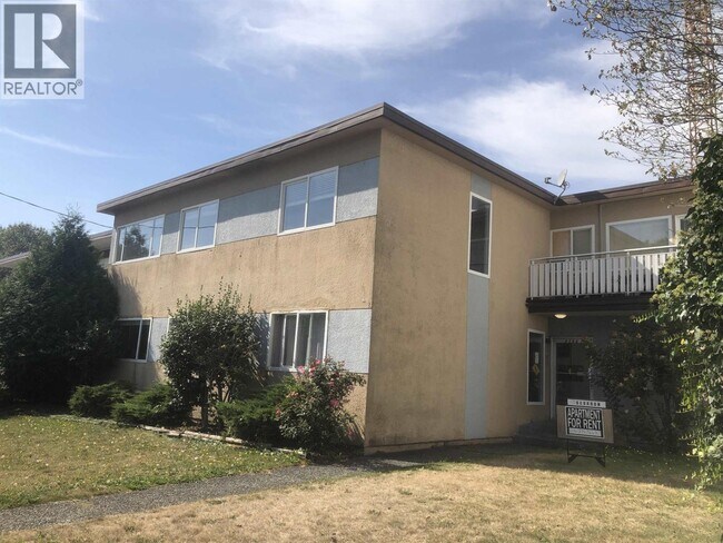 6709 Sussex Ave in Burnaby, BC - Building Photo - Building Photo