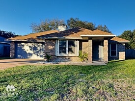 10002 Green Valley Ln in Houston, TX - Building Photo