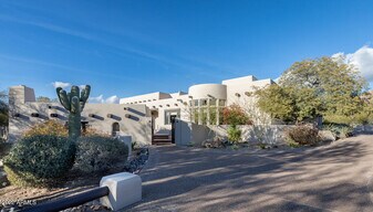 10801 E Happy Valley Rd in Scottsdale, AZ - Building Photo