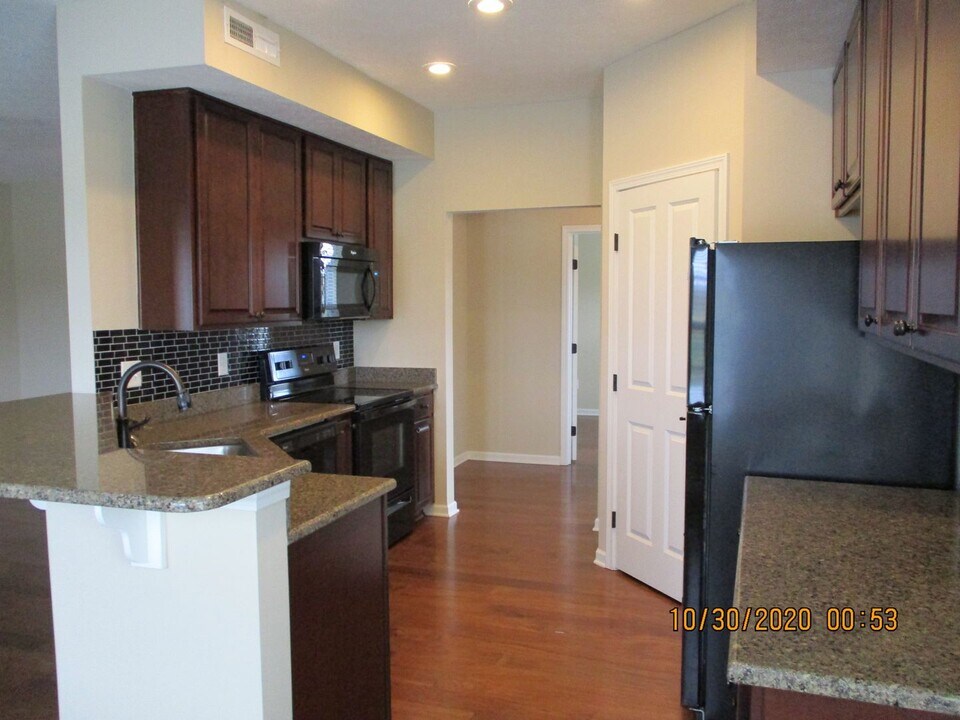 465 Redwood Ln in Lewis Center, OH - Building Photo