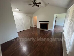 922 Kara Dr in Champaign, IL - Building Photo - Building Photo