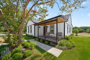 1203 Ave J in Hondo, TX - Building Photo