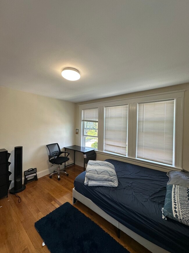 58 Colborne Rd, Unit 1 in Boston, MA - Foto de edificio - Building Photo
