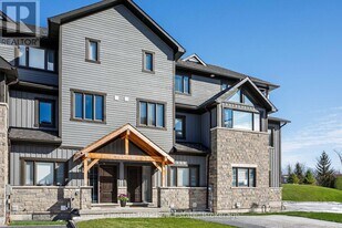 106 Alpine Springs Ct in Blue Mountains, ON - Building Photo