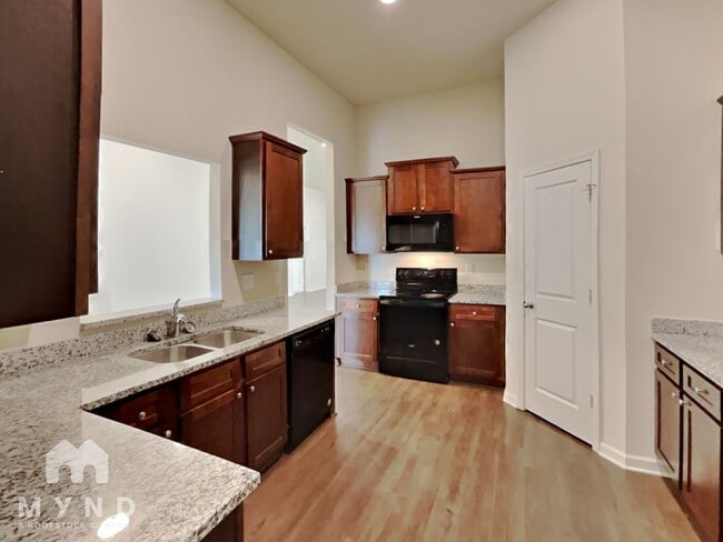803 Golden Bell Wy in Villa Rica, GA - Building Photo - Building Photo
