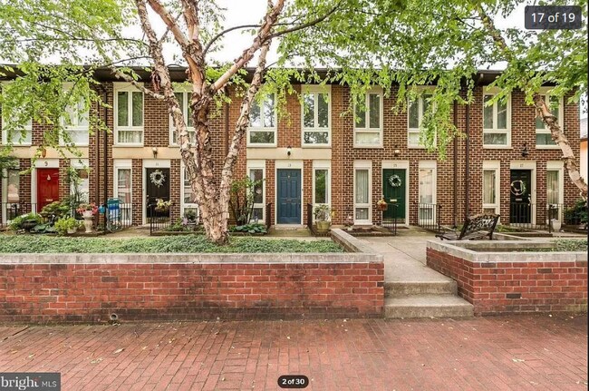 13 W Hill St in Baltimore, MD - Building Photo - Building Photo