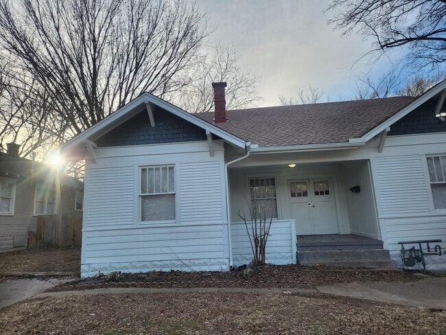property at 1206 S Rockford Ave