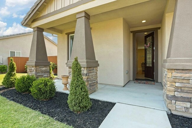 10133 Sandy Gulch Court in Stockton, CA - Building Photo - Building Photo
