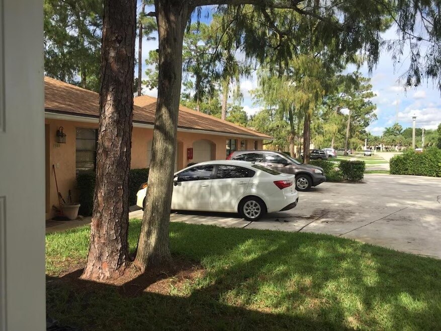 1305 Periwinkle Pl in Wellington, FL - Building Photo