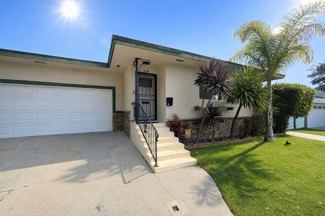 230-234 Wesley Ave in Ventura, CA - Building Photo - Building Photo