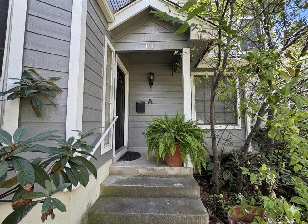 1811 W 39th St in Austin, TX - Building Photo