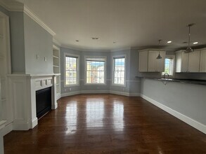 4 Langley Rd, Unit 2 in Boston, MA - Foto de edificio - Building Photo