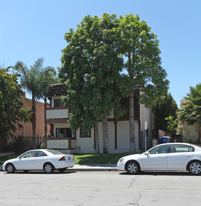 361 E Santa Anita Ave in Burbank, CA - Building Photo - Building Photo