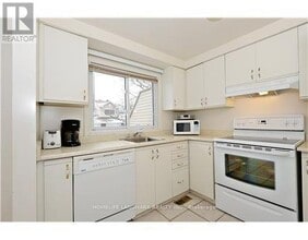 92 Esterlawn Private in Ottawa, ON - Building Photo - Building Photo