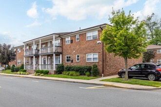 Hilltop Manor & Estates in Edison, NJ - Foto de edificio - Building Photo