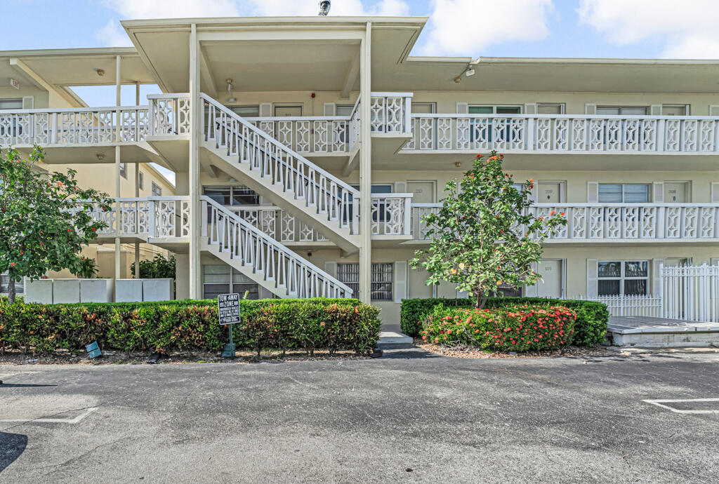 3915 S Flagler Dr in West Palm Beach, FL - Building Photo