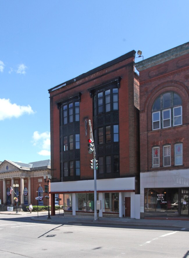 87 Castle St in Geneva, NY - Building Photo - Building Photo