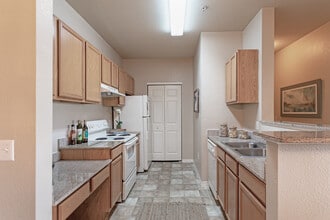 The Landings at Long Lake in Lakeland, FL - Building Photo - Interior Photo