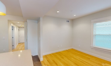 208 Banks St, Unit 3 in Cambridge, MA - Building Photo - Building Photo