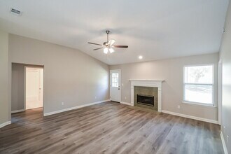 8515 Springtree Road in Jacksonville, FL - Building Photo - Building Photo
