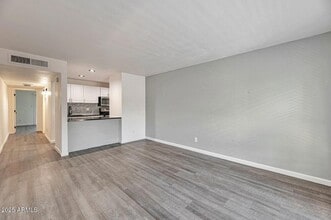 4231 N 13th Pl, Unit 112 in Phoenix, AZ - Building Photo - Building Photo
