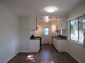 13825 Vanowen in Van Nuys, CA - Building Photo - Interior Photo