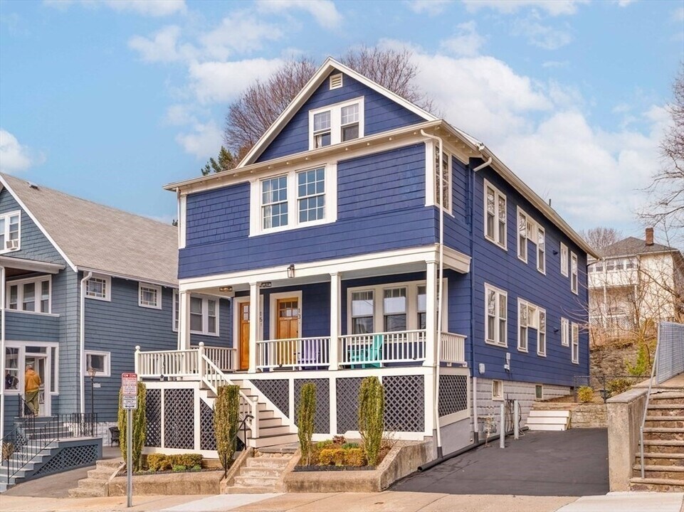 13-15 Upland Rd in Somerville, MA - Building Photo