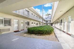 6930 Rue Versailles Dr