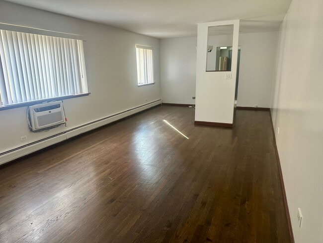 7320 N Rogers Ave in Chicago, IL - Building Photo - Building Photo