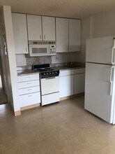 2860 Waialae Ave, Unit 304 in Honolulu, HI - Foto de edificio - Building Photo