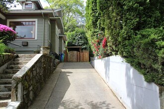 3324 NE Peerless Pl in Portland, OR - Building Photo - Building Photo