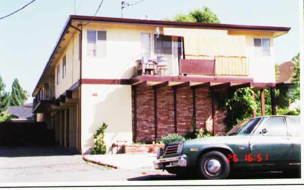 Red Oak Apartments in Redwood City, CA - Foto de edificio - Building Photo