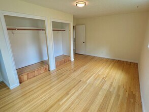 5924 NE Davis St in Portland, OR - Building Photo - Building Photo