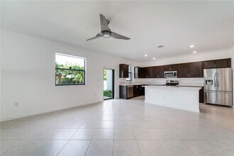 128 SW 128th Pl in Miami, FL - Building Photo - Building Photo