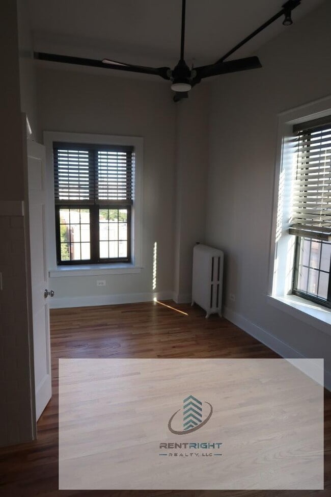 4526 N Sheridan Rd in Chicago, IL - Foto de edificio - Building Photo