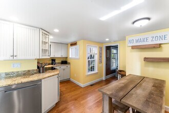 6 Circle Dr in Danbury, CT - Building Photo - Building Photo