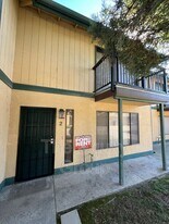 351-360 N Capitola Ct in Porterville, CA - Building Photo