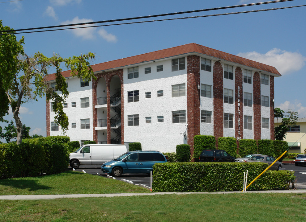 Beverly Apartments in Pompano Beach, FL - Building Photo