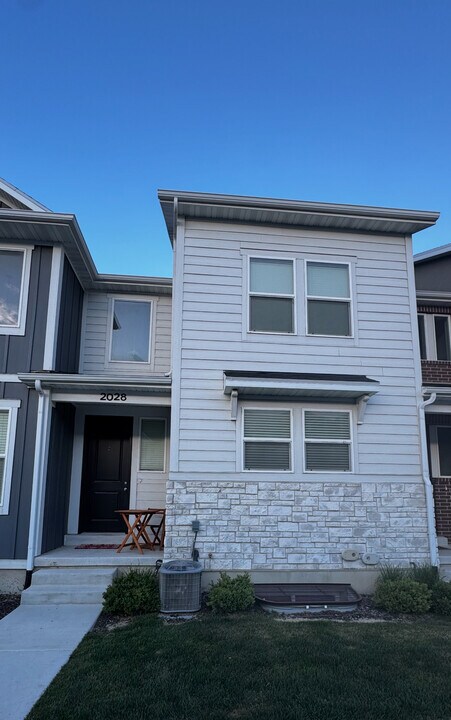 2028 N 3930 W in Eagle Mountain, UT - Building Photo